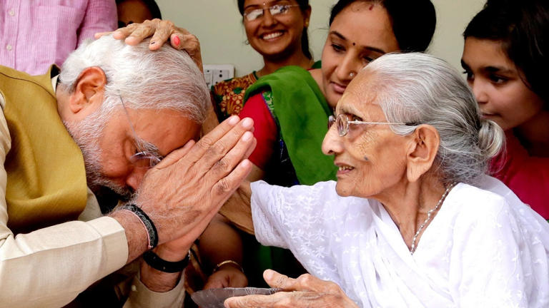 Nation’s Mothers Insulted: PM Modi Hits Out at RJD-Congress Over Remarks on His Mother Nation’s Mothers Insulted: PM Modi Hits Out at RJD-Congress Over Remarks on His Mother